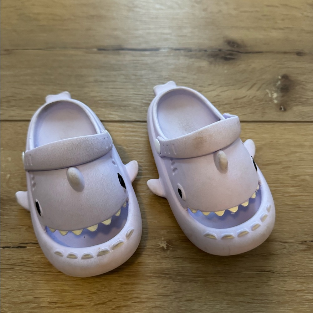 Shark-Themed Kids' Clogs - Purple